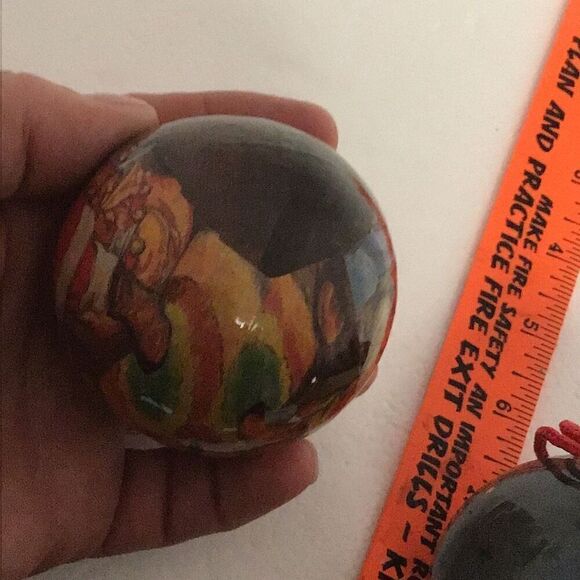 Pair of vintage paper ball Santa Christmas ornaments - Picture 5 of 9